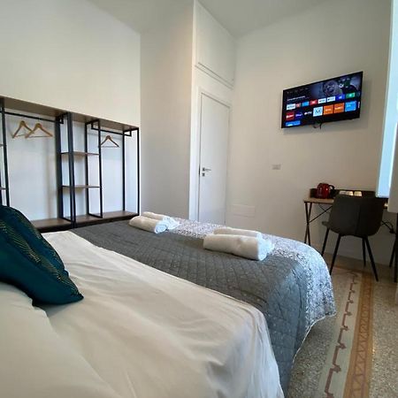 Cavour 221 - Central Station Hotel Bari Kültér fotó