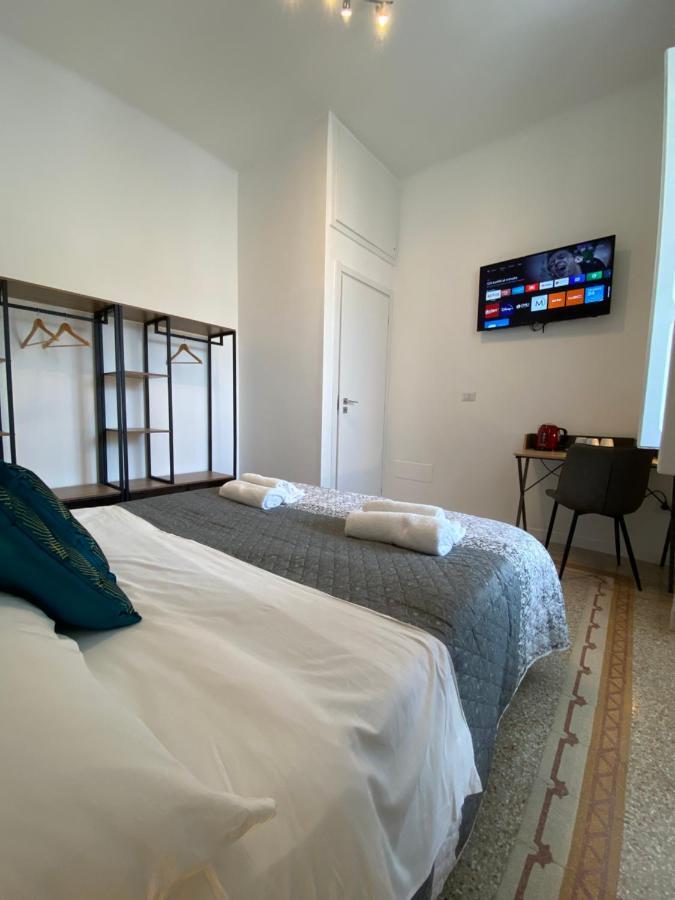 Cavour 221 - Central Station Hotel Bari Kültér fotó