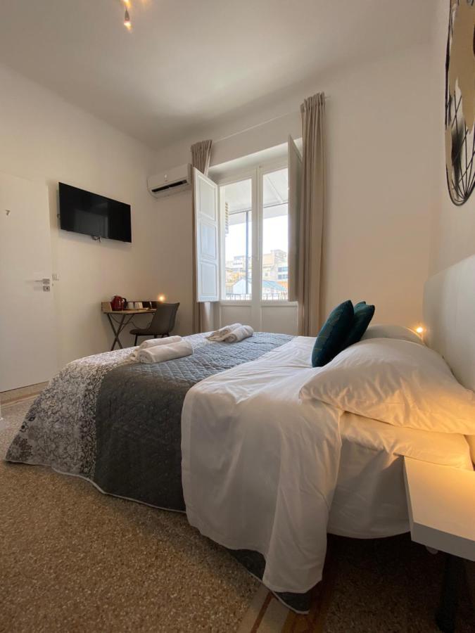 Cavour 221 - Central Station Hotel Bari Kültér fotó